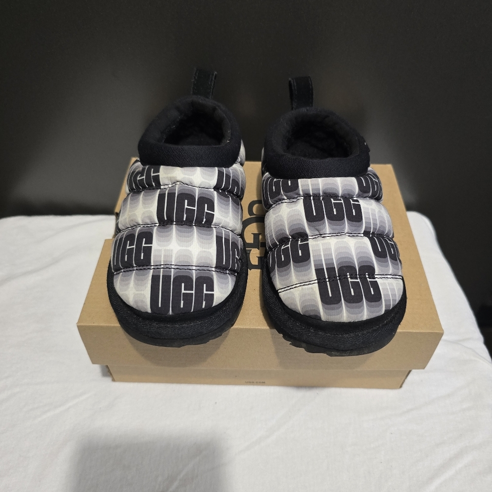 KIDS SIZE 12 UGG TASMAN WAVELENGTH BLK/WHT